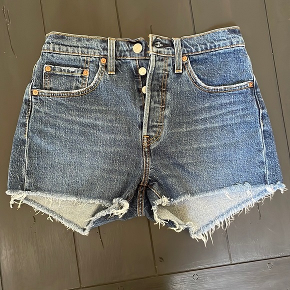 Levi’s 501 Jean Shorts - Picture 1 of 5